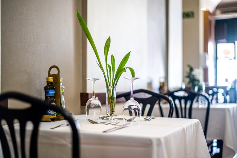 Make your reservation - O Almofariz Restaurant - Funchal